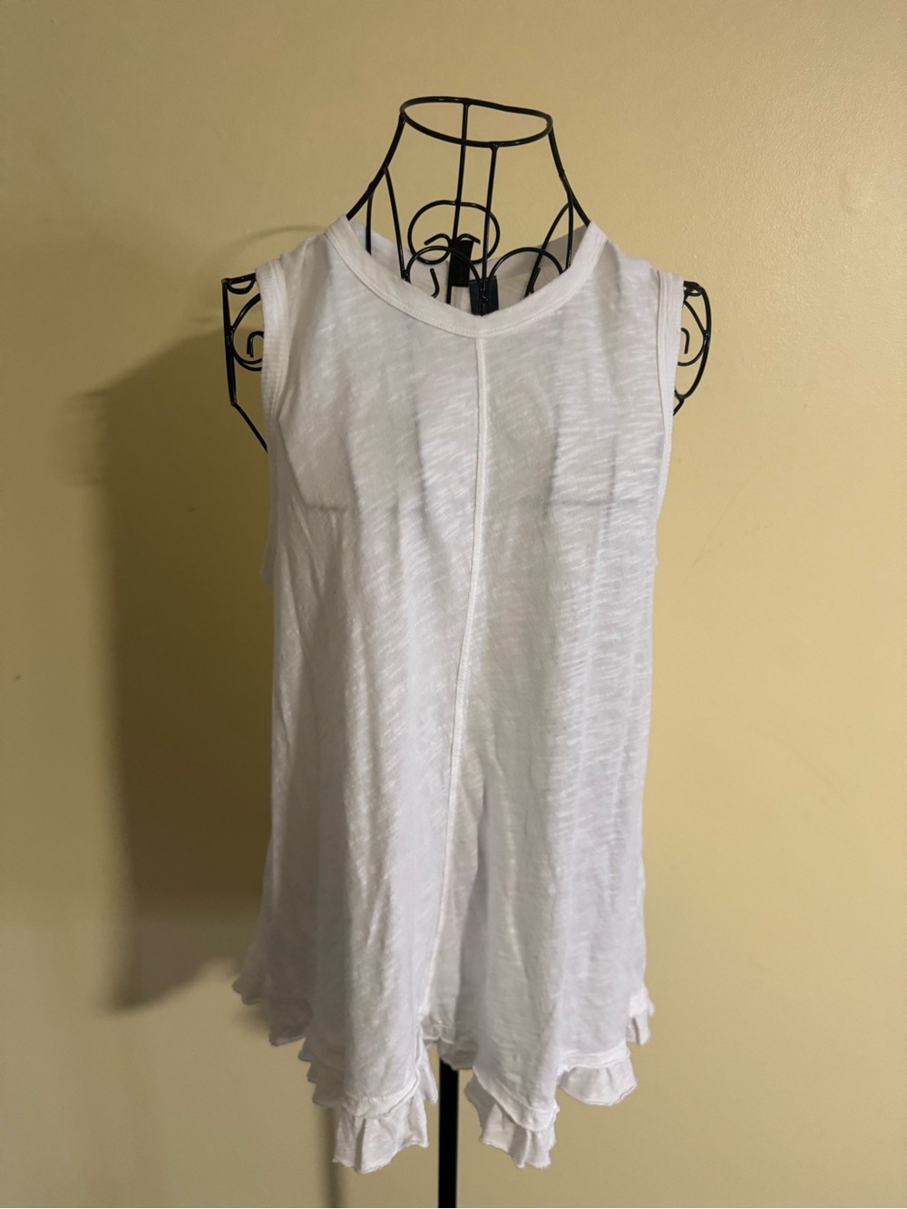Left of Corner by Anthropologie Asymmetrical Ruffle Hem Tank Top in White Small